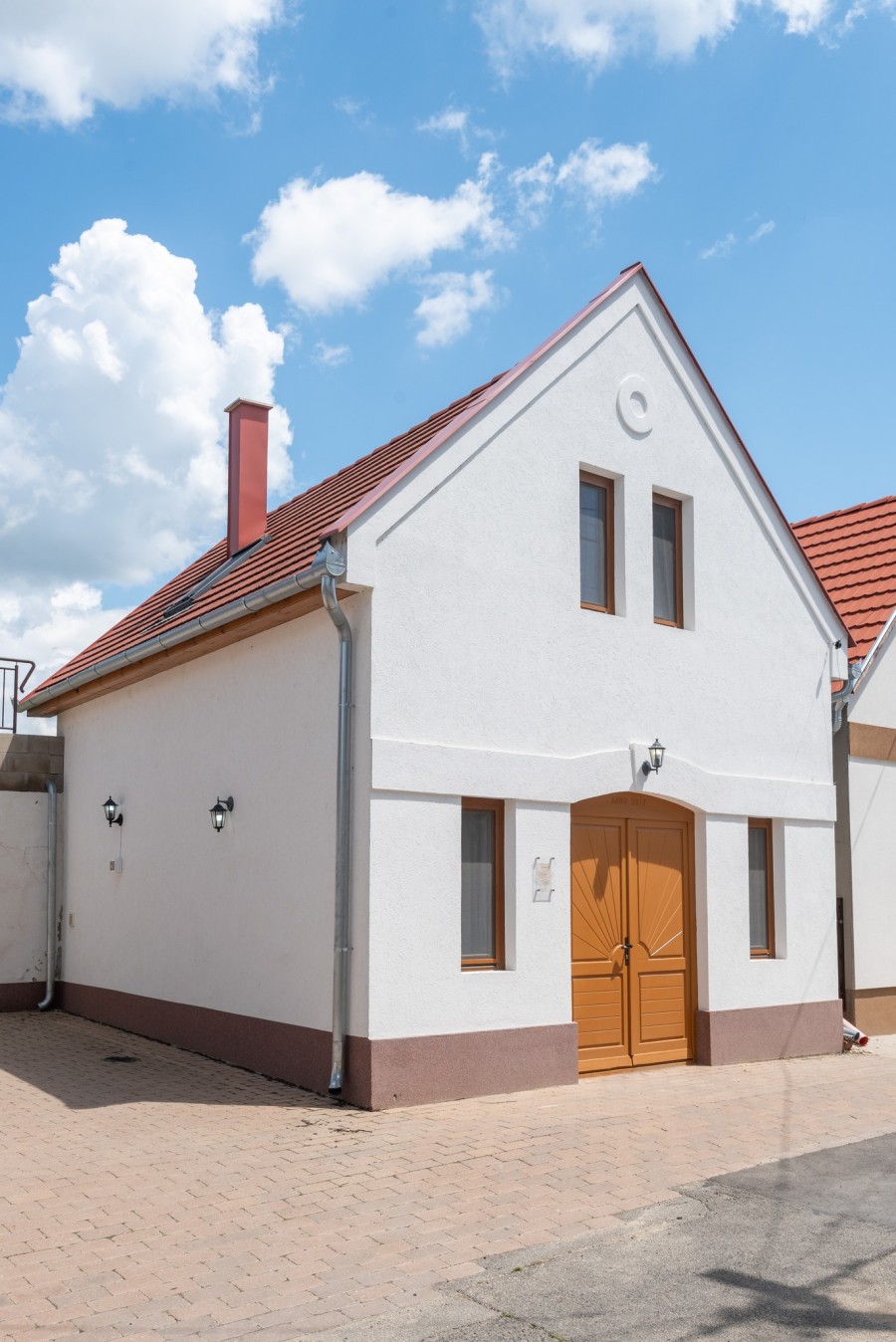 Jó Szomszéd Pince - image description