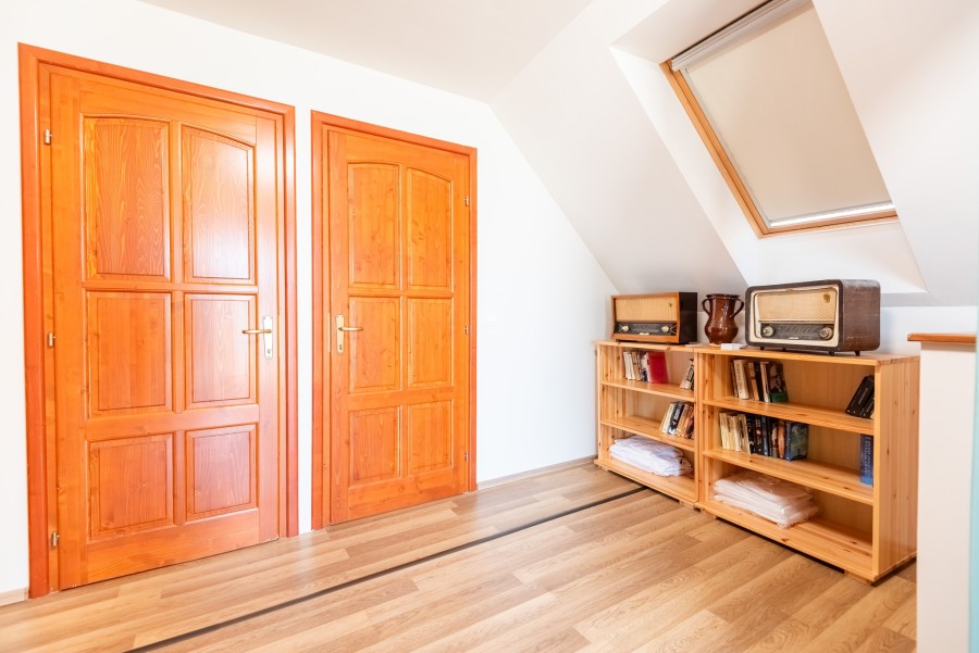 Jó Szomszéd Pince - image description