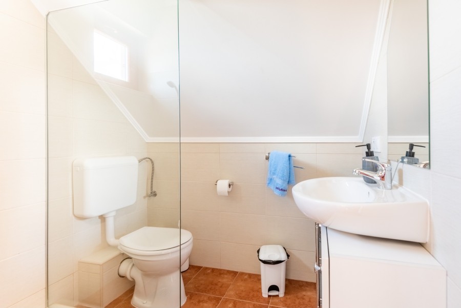 Jó Szomszéd Pince - image description