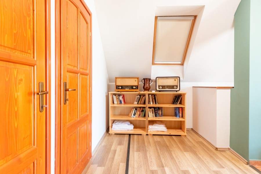 Jó Szomszéd Pince - image description