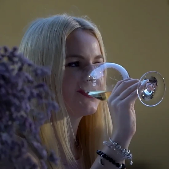 Borba zárt napfény - image description