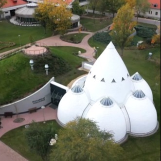 A képen a kiállítóház látható felülről.