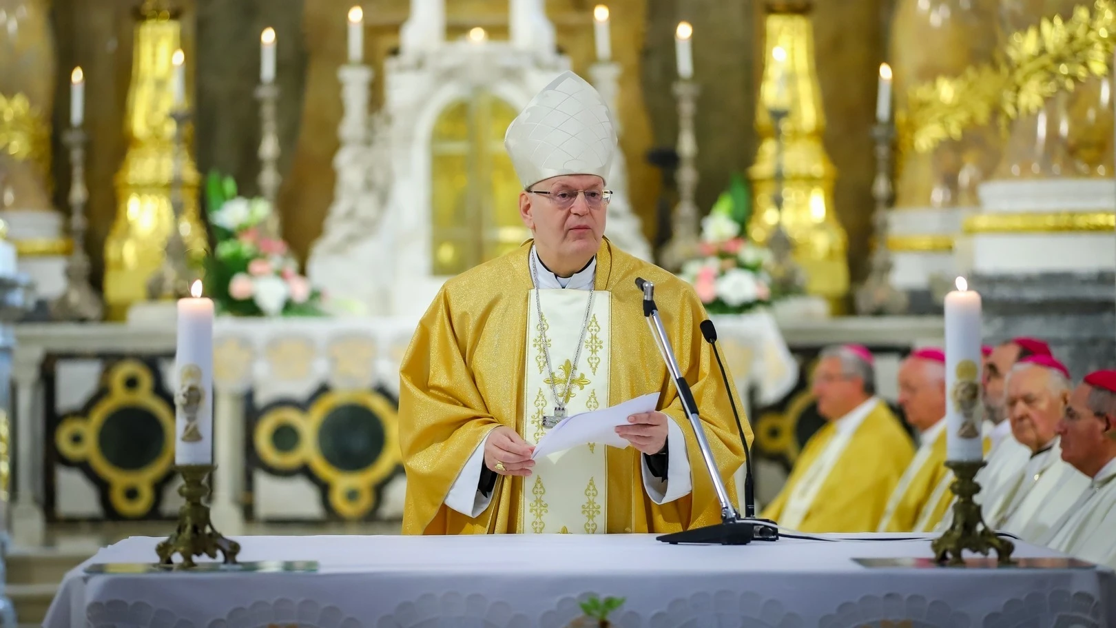 Erdő Péter bíboros, Kalocsán köszöntötte Bábel Balázs érseket  - image description