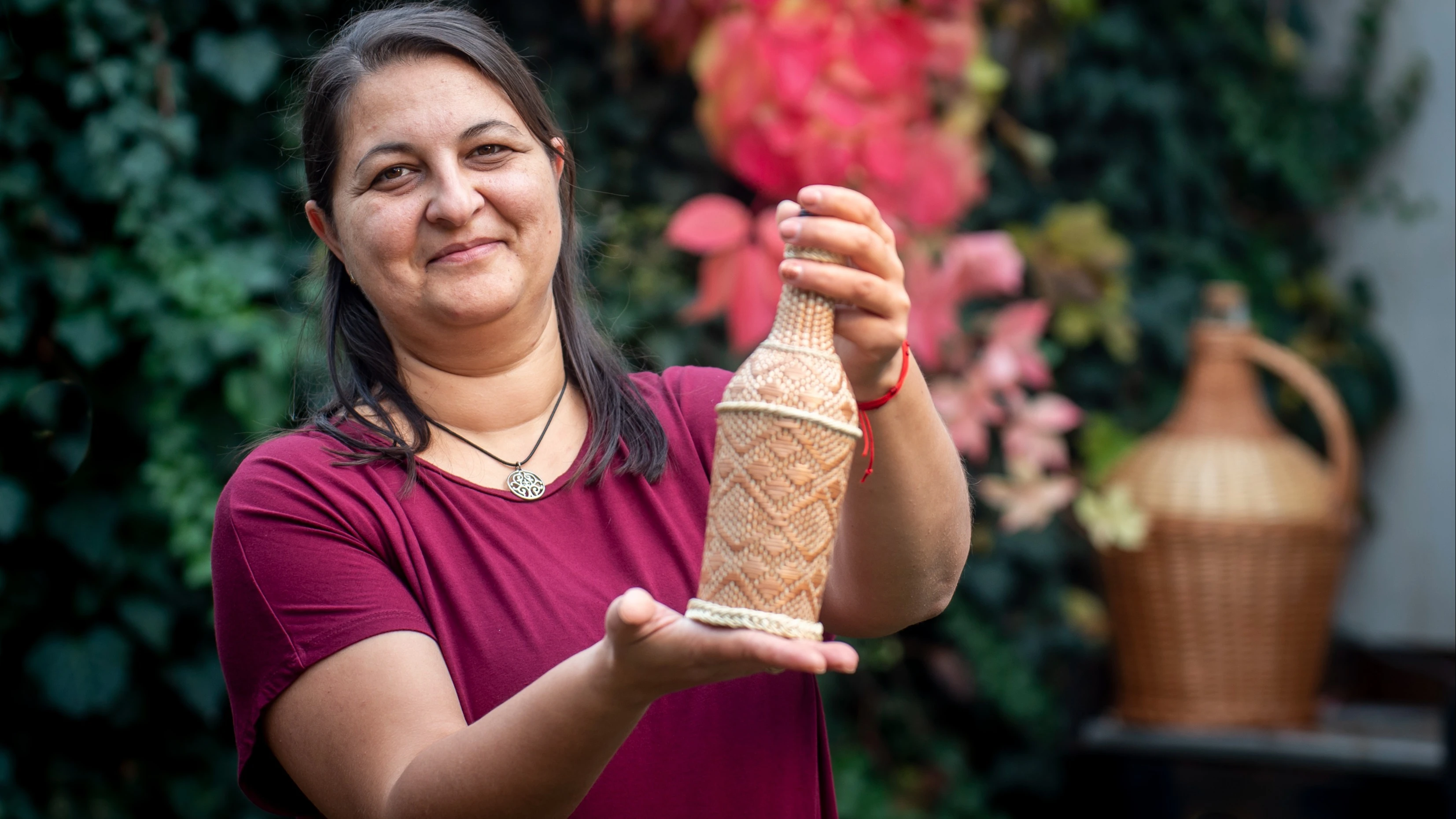 Értéktár sorozat - Erdélyből Tiszaalpárra - Gergely Ramóna kosárfonó munkássága - image description