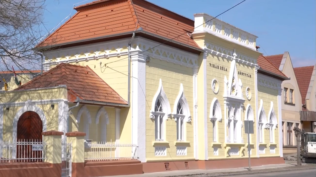 A képen a Vikár Béla Könyvtár épülete látható.