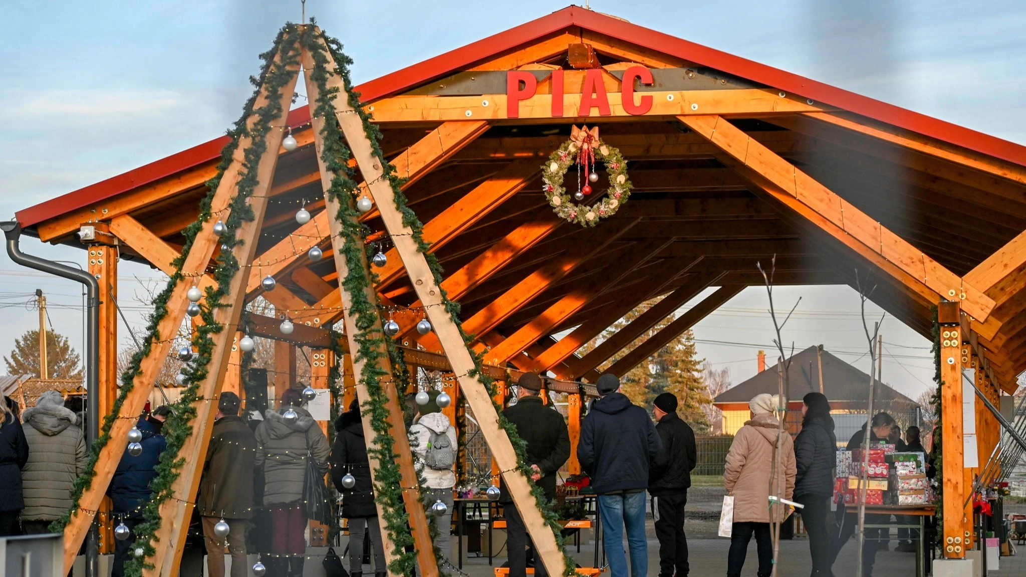 Új termelői piacot adtak át Nagybaracskán: gazdasági és közösségi fejlesztés a térségben - image description