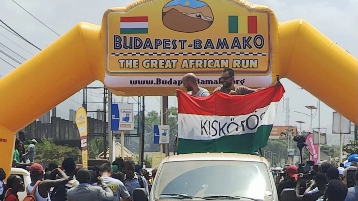 Szép volt, fiúk! Célba ért a Budapest-Bamakó vármegyei legénysége  - image description