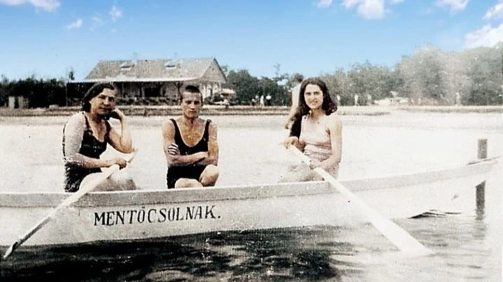 Közel százéves a kunfehértói tófürdő - image description