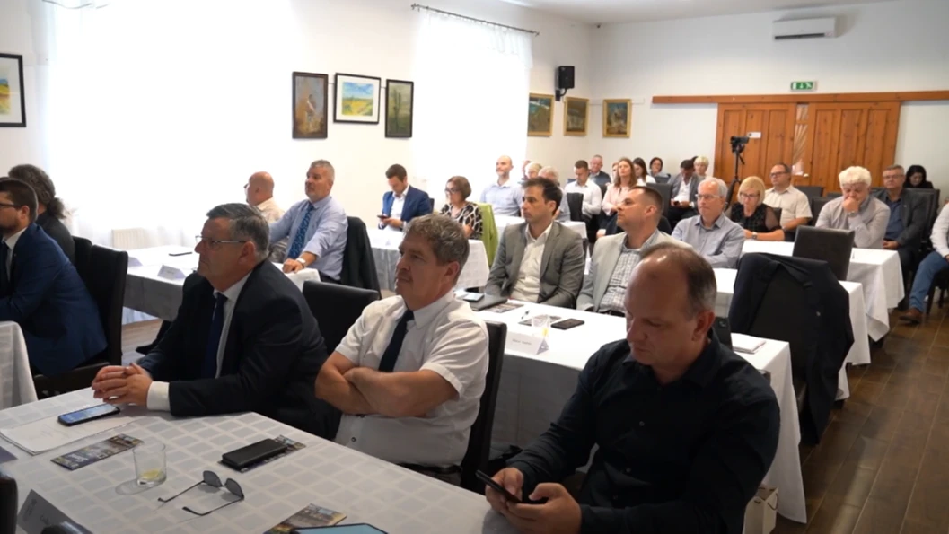 Vármegyei Közgyűlés Szankon - image description