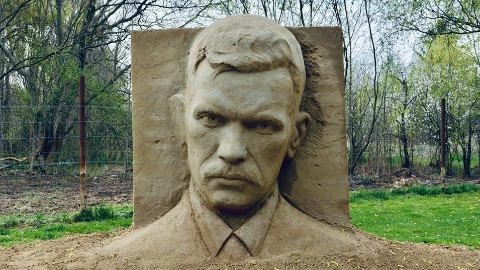 Homokszobrok költőink nyomában  - image description