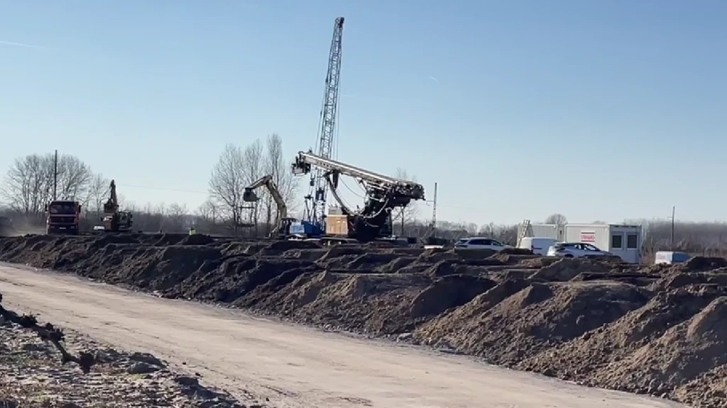 ÜTEMTERV SZERINT HALAD A SOLTVADKERTET ELKERÜLŐ ÚT ÉPÍTÉSE - image description