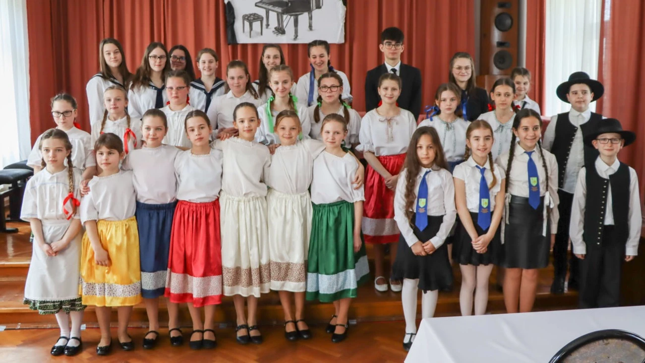 A NÉPDAL OLYAN KINCS, MELYNEK PÁRJA NINCS  - image description