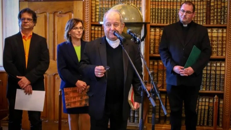 Istentől van az orvos minden bölcsessége  - image description