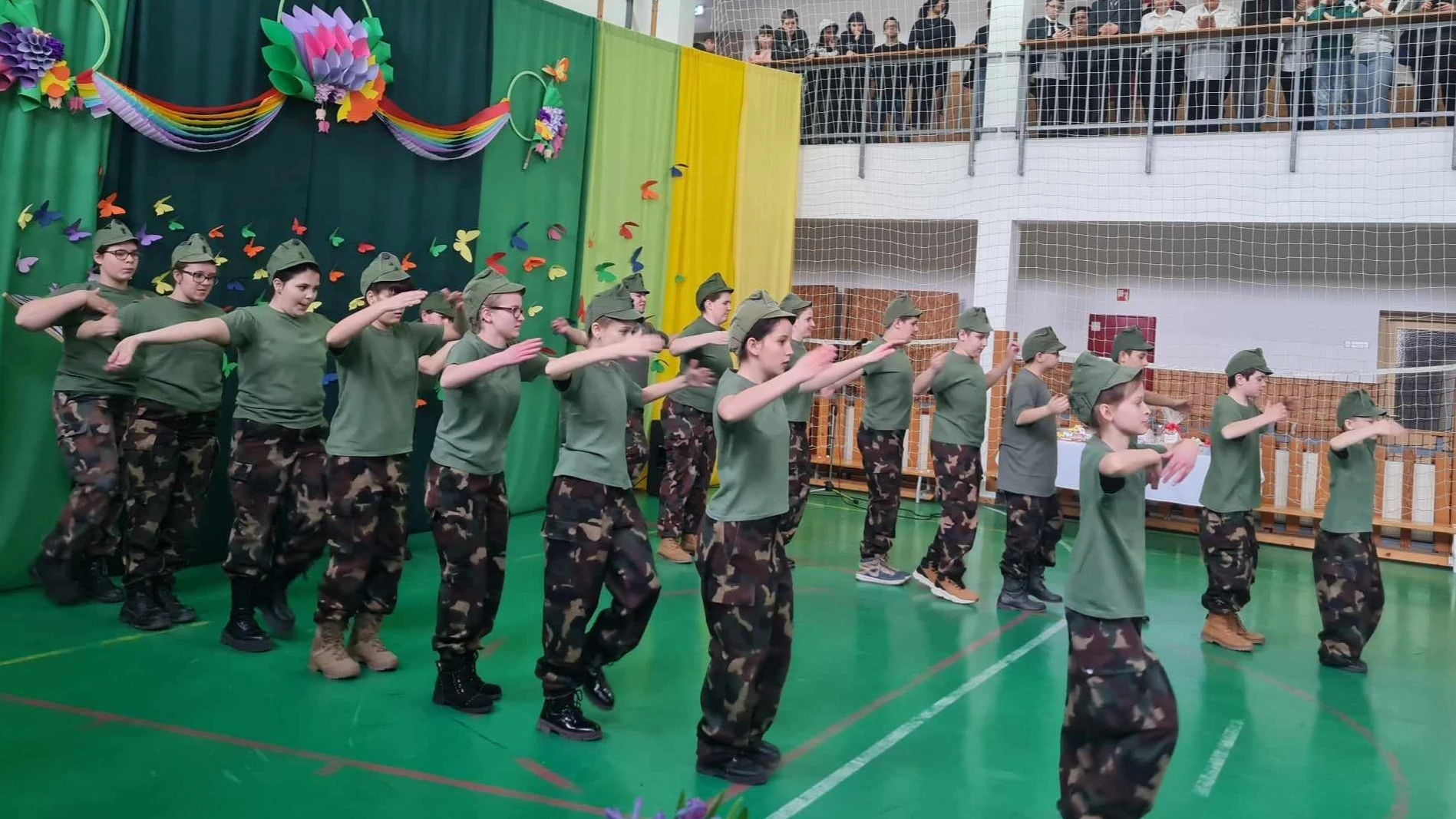 Százharminc diák verselt  - image description