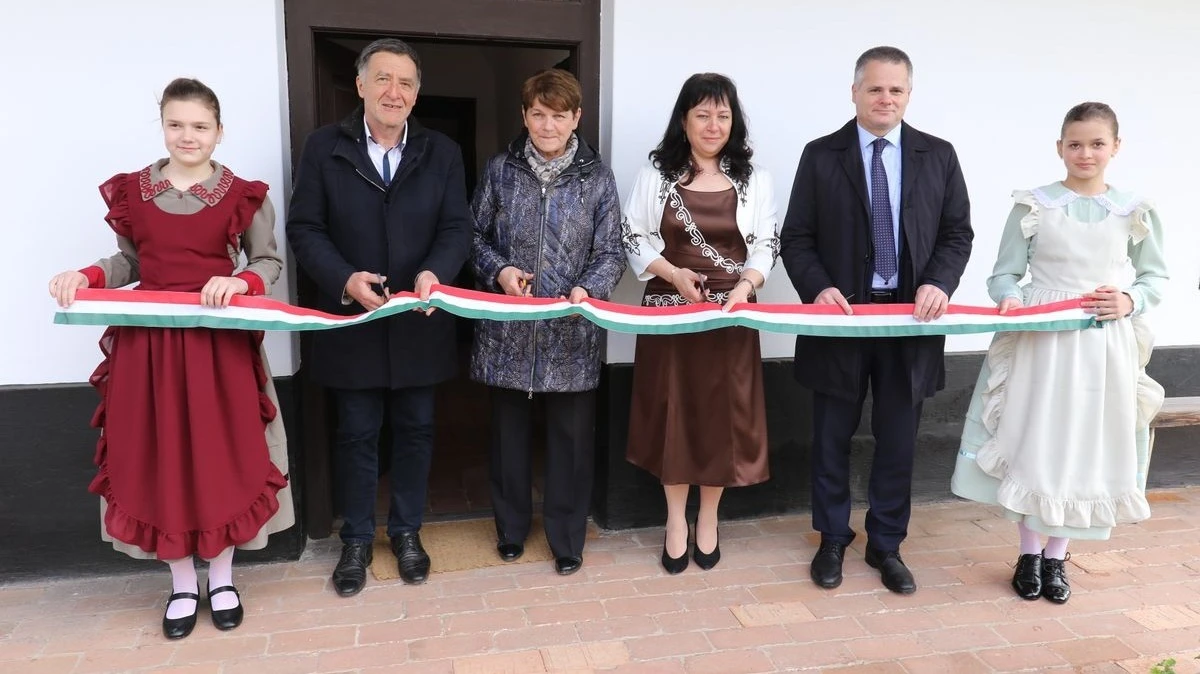 Megújult a szalkszentmártoni Petőfi emlékház  - image description