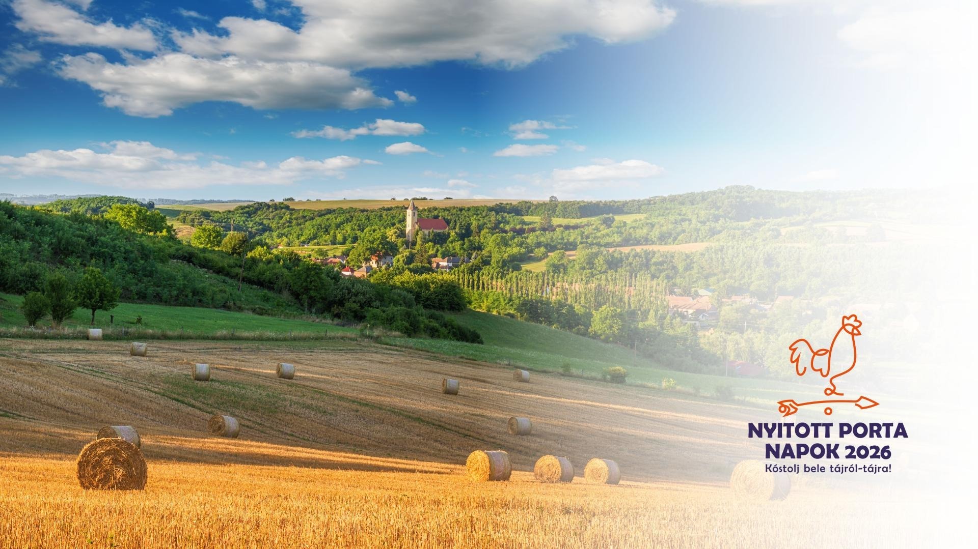 A képen egy szántó látható, bálákkal, jobb alsó sarokban pedig a kakasos Nyitott Porta logó.
