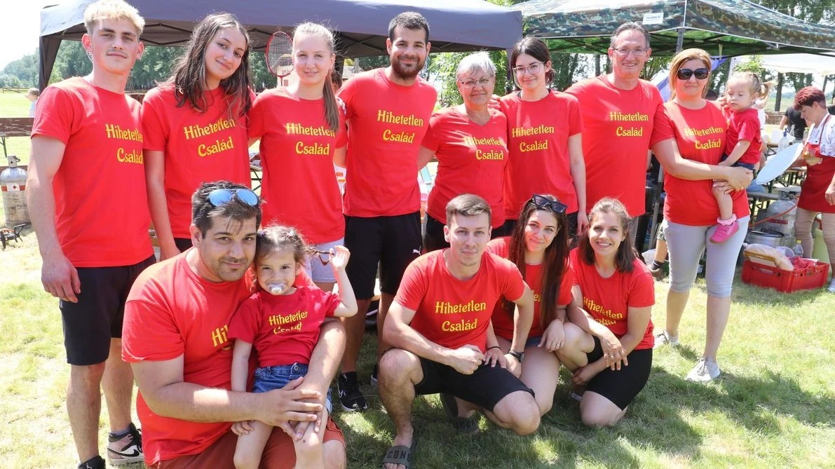 Bográcsolt a család Izsákon - image description