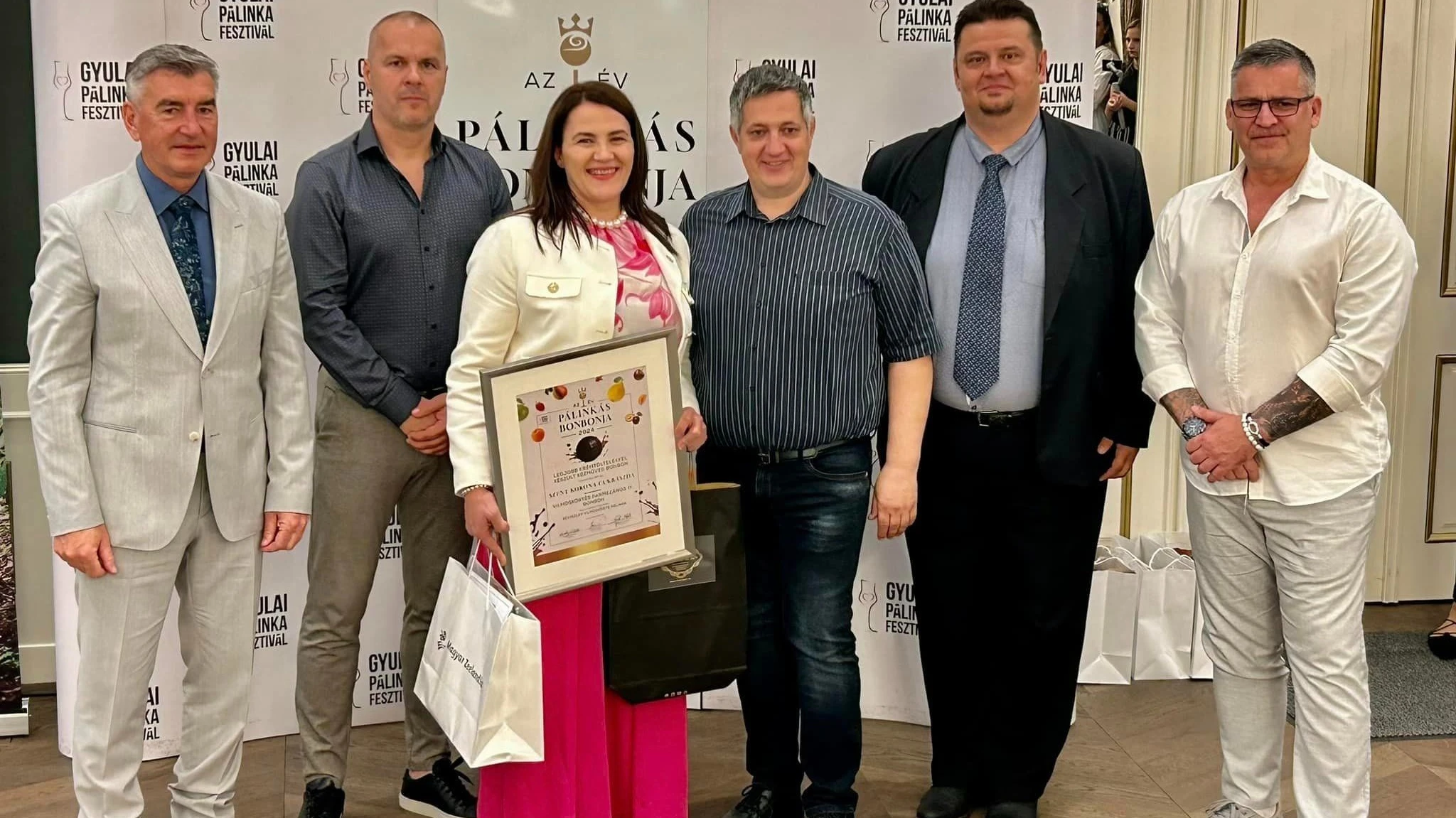 Az "Év Pálinkás Bonbonja" a Szent Korona Cukrászdában készült - image description