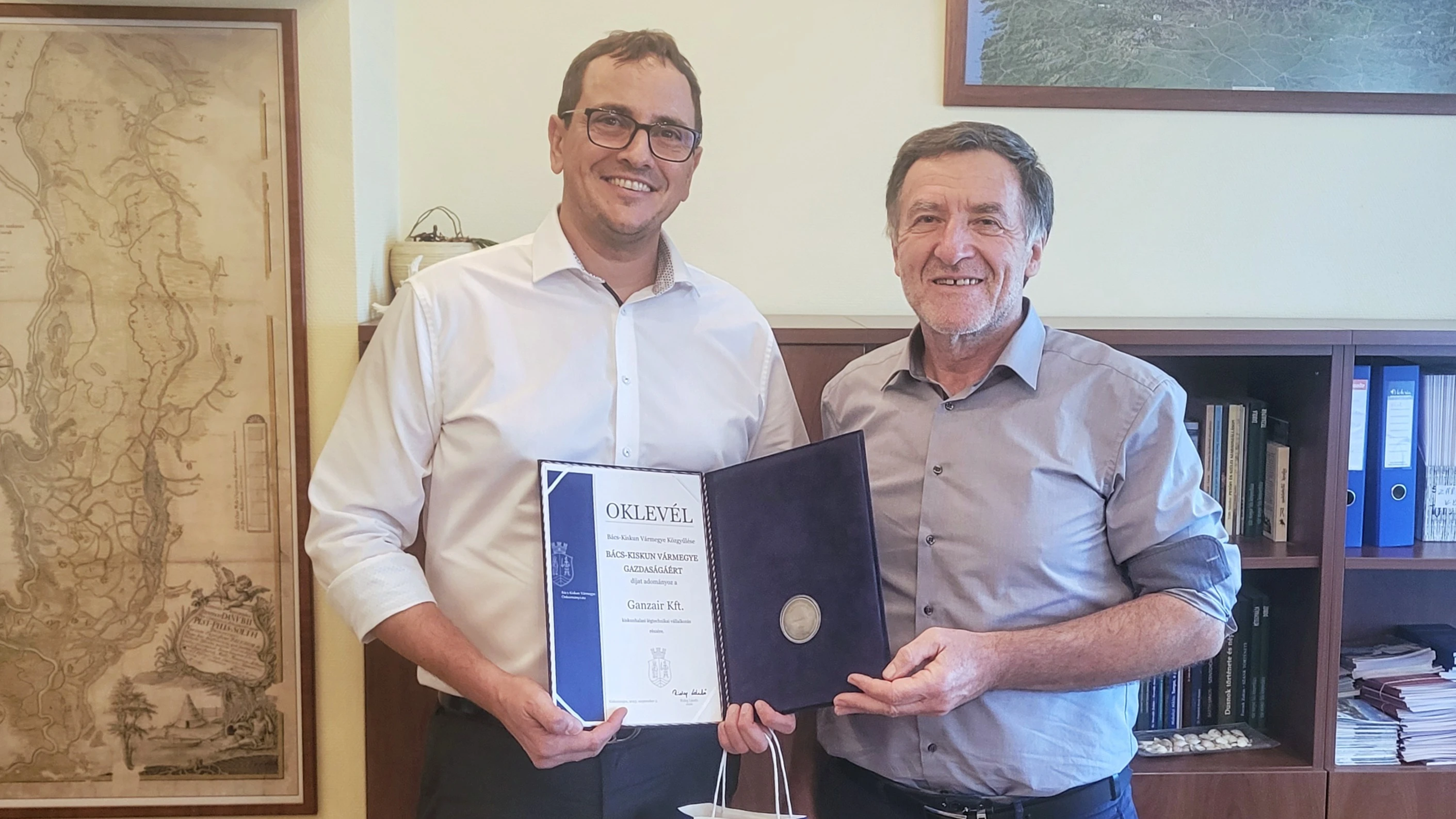 Vármegyei elismerés a Ganzair Kft-nek - image description