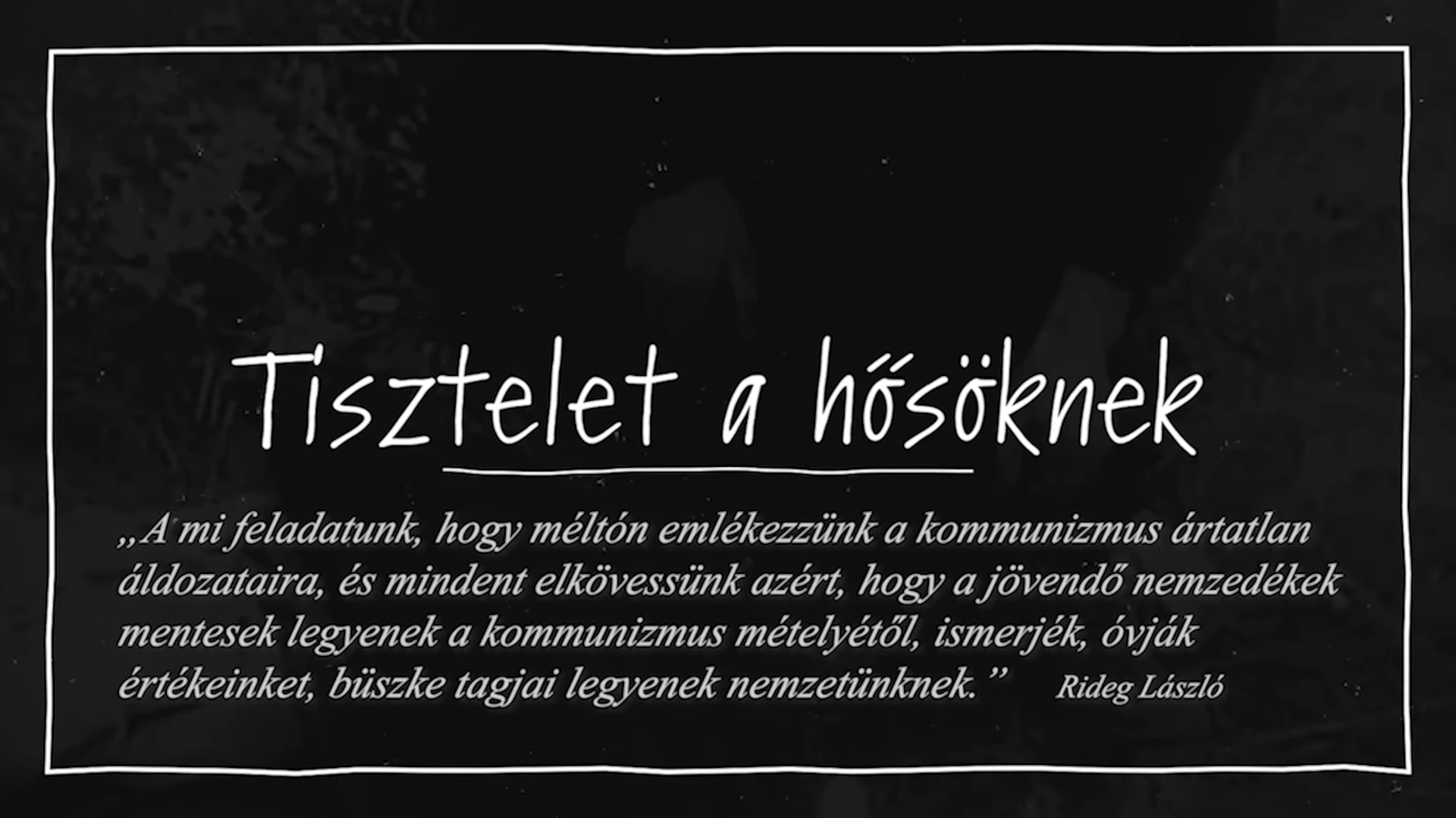 Tisztelet a hősöknek felirat fekete háttéren