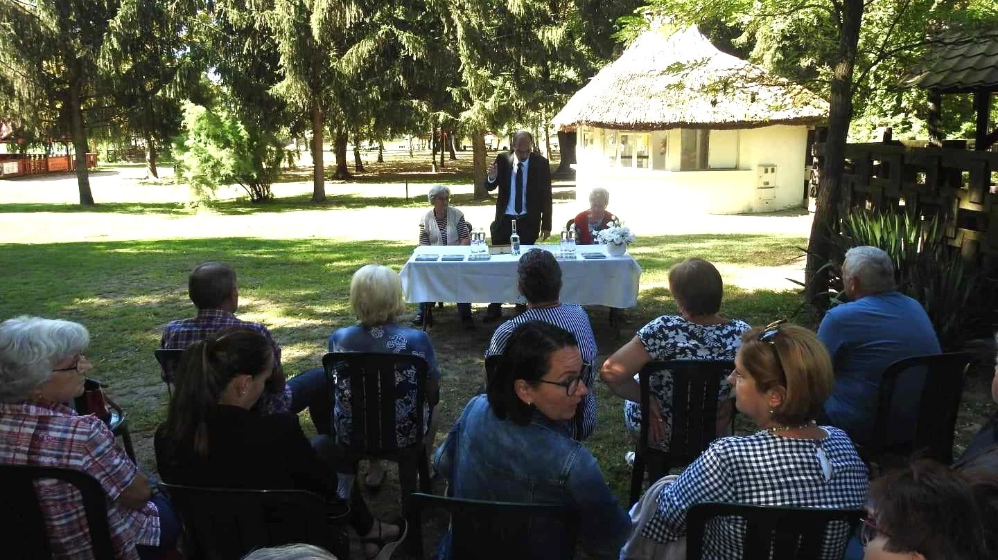 550 éves Fehértóról a Nádasnál - image description