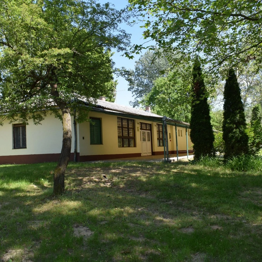  Kunfehértó Gyermek és Ifjúsági Tábor - image description