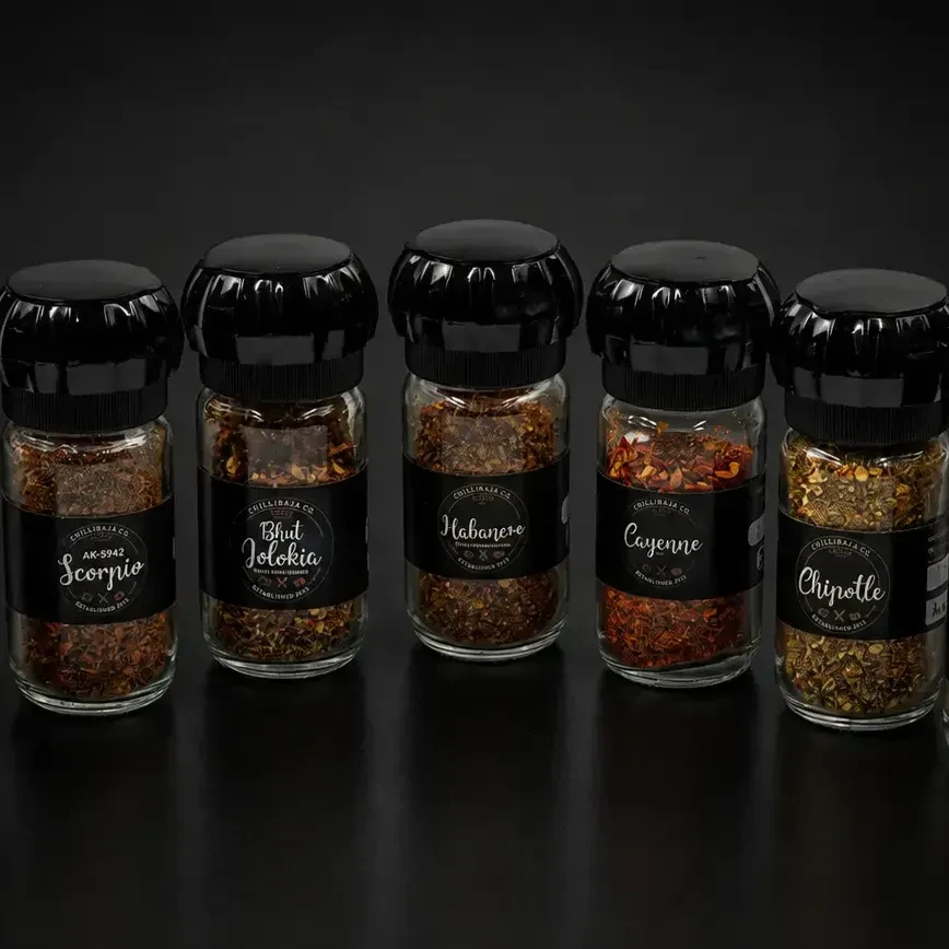 A képen 5 doboz paprika őrlemény látható.