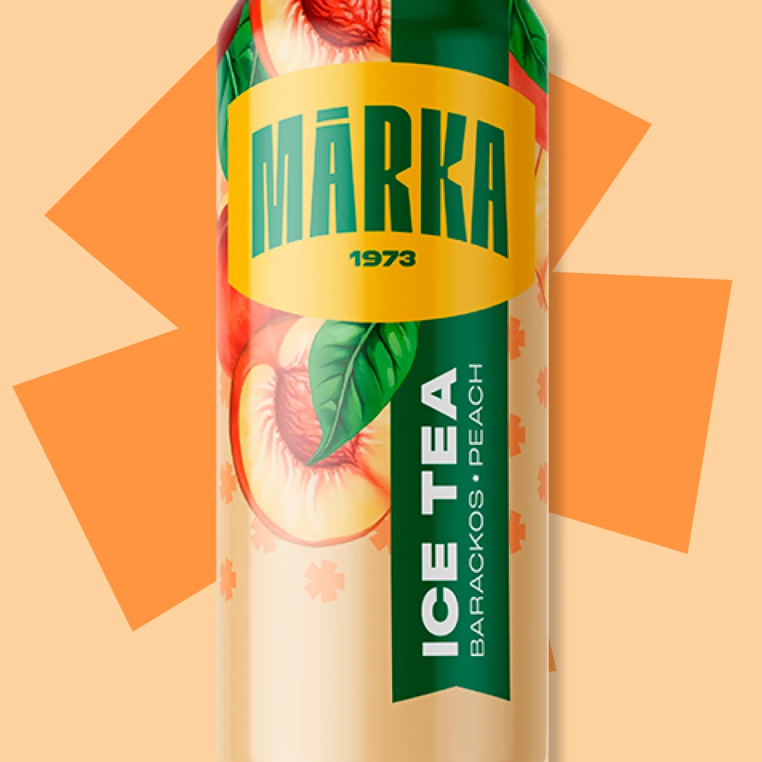 A képen egy doboz Márka jeges tea látható, barack színű háttérrel.