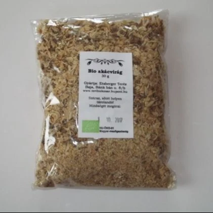 A képen egy csomag bio akácvirág látható.