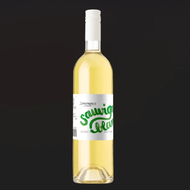 A képen egy palack Döbrögecz - Sauvignon Blanc látható.