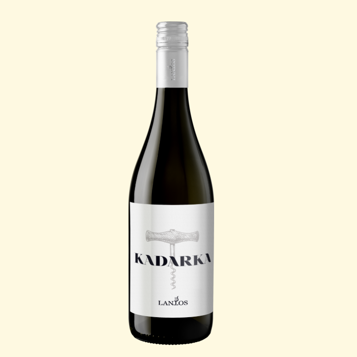 A képen egy palack Lantos Kadarka látható.