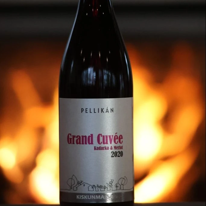 A képen egy palack PEllikán Grand Cuvée látható.