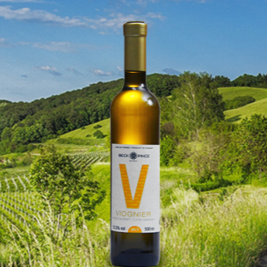 A képen egy palack Beck - Viognier bor látható.