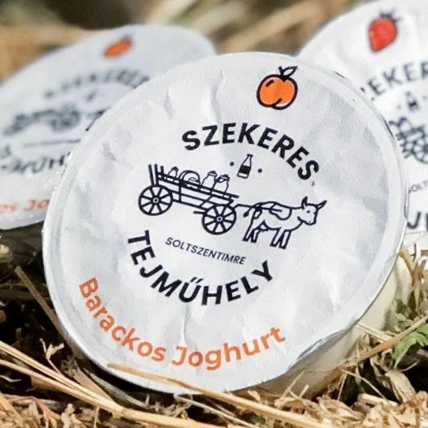 A képen a Szekeres Tejműhely joghurtjai láthatóak.