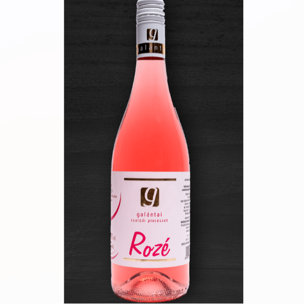 A képen egy palack Galántai Rozé Cuvée látható.