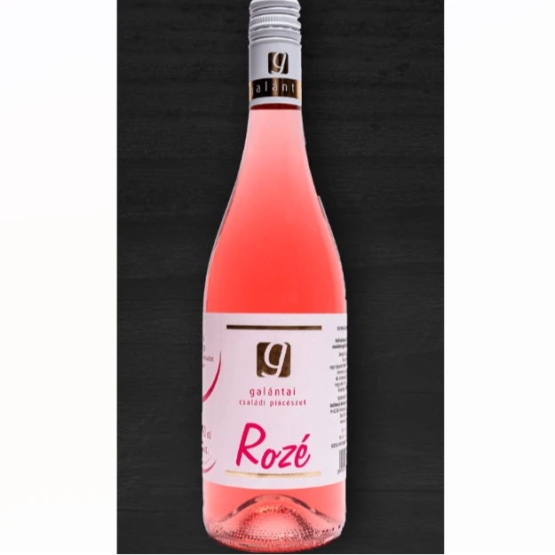 A képen egy palack Galántai Rozé Cuvée látható.
