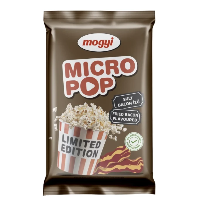A képen egy csomag sült bacon ízű popcorn látható.