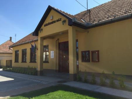 Apostag - image description