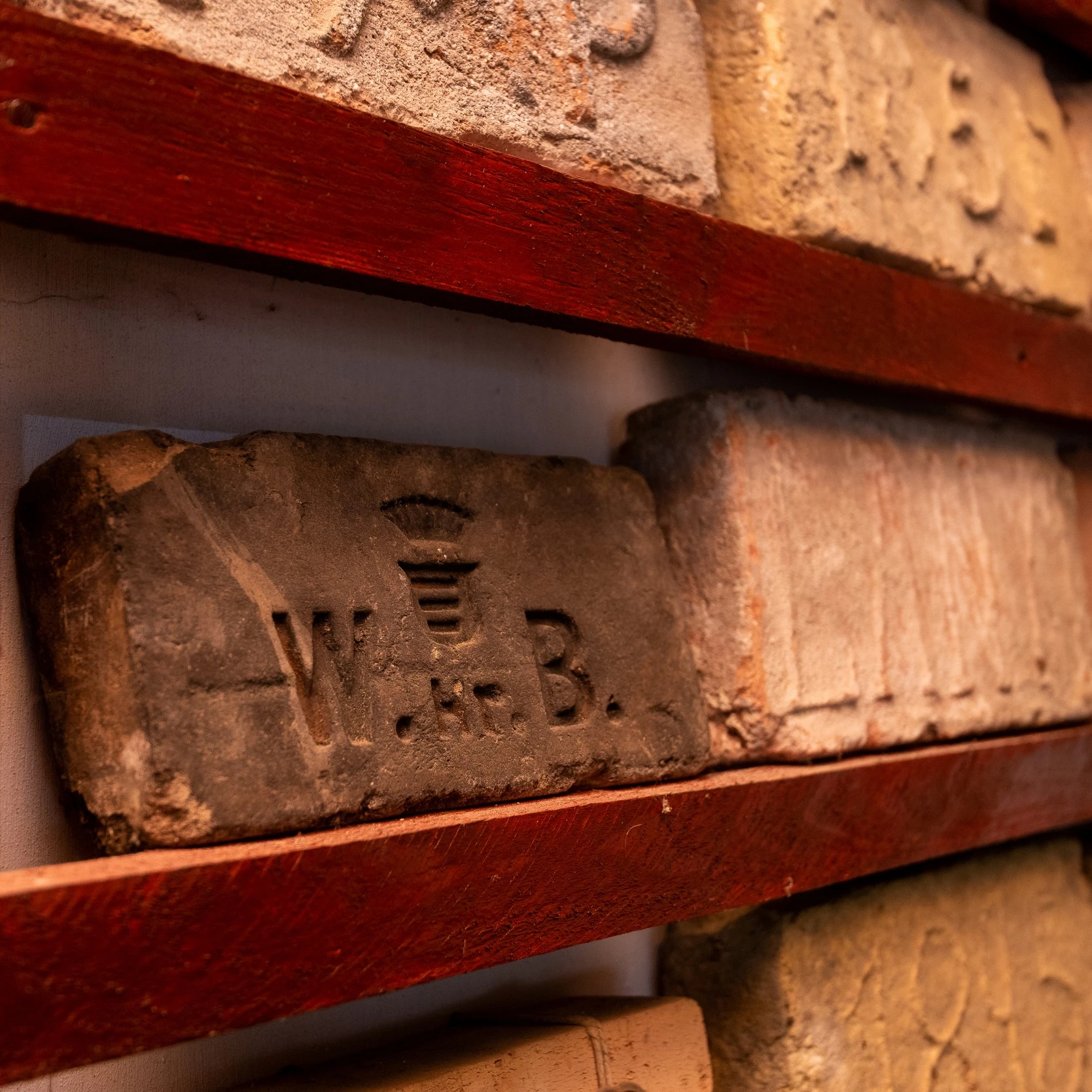 Mélykúti feliratos téglatár és gépgyűjtemény - image description