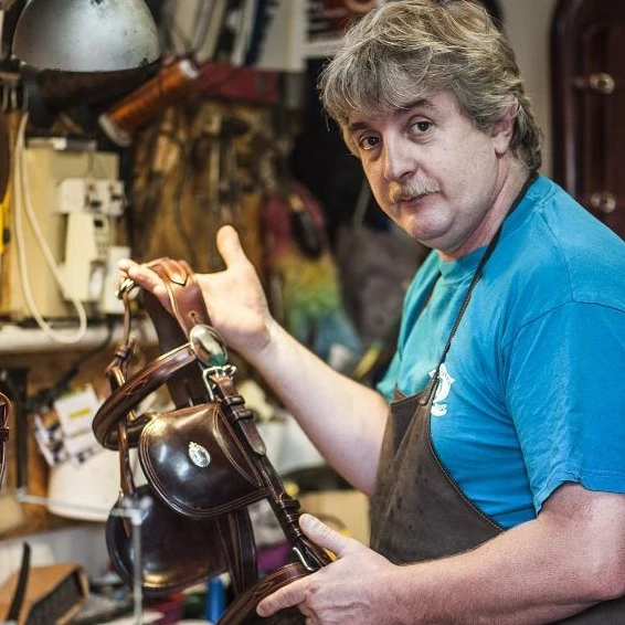 Ortan Patrik - szíjgyártó és nyeregkészítő alkotói munkássága - image description