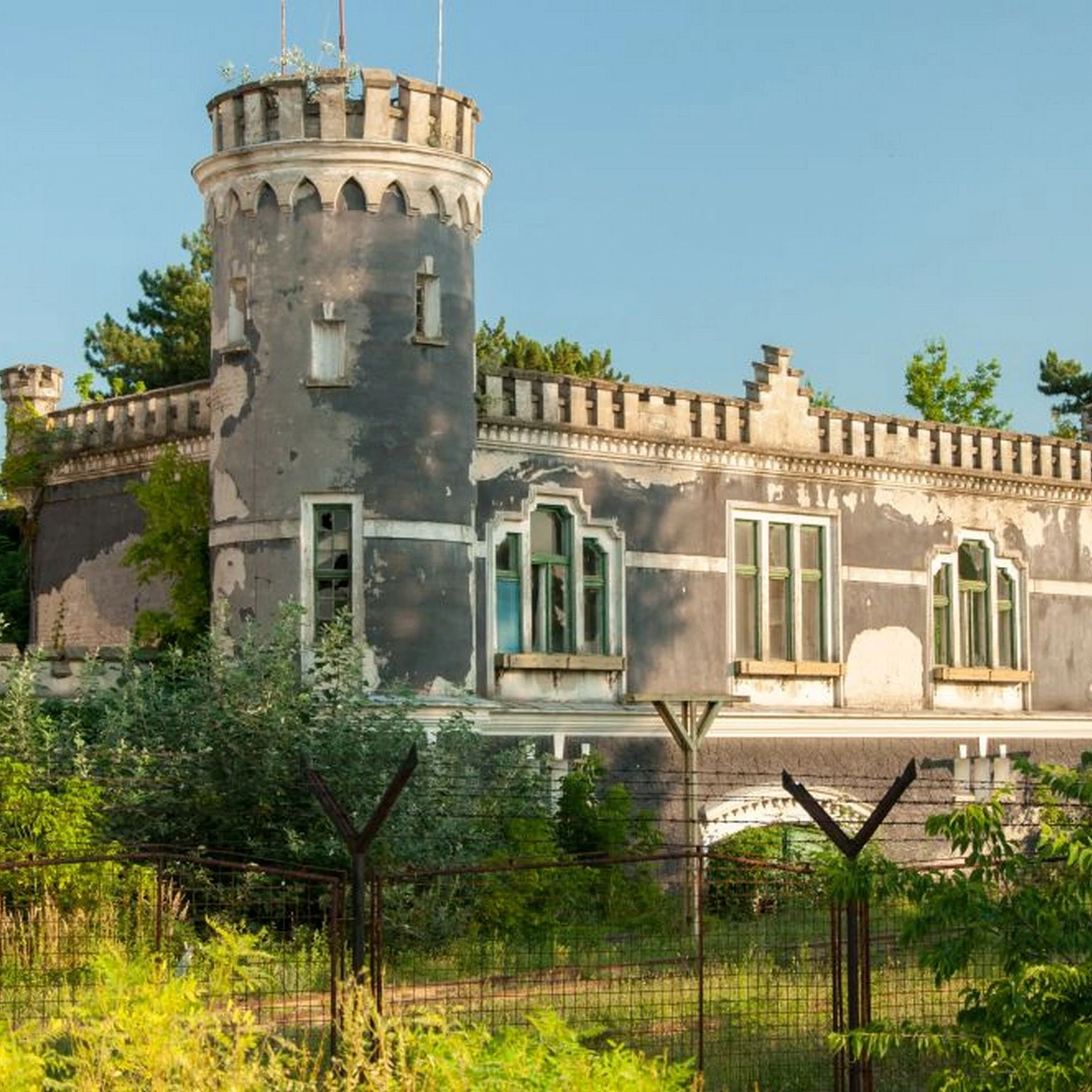 Helvéciai Bagolyvár - image description