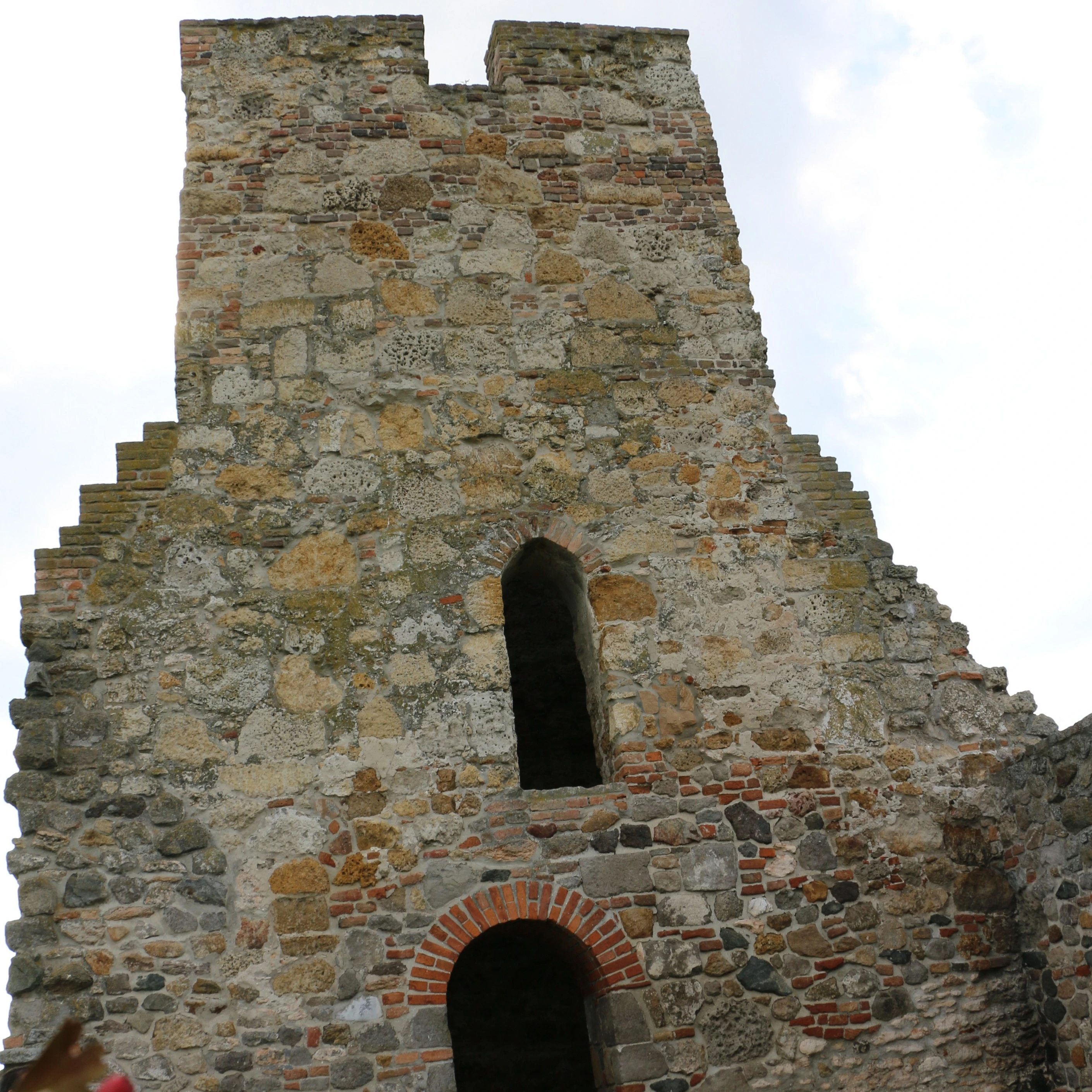 Csonka-torony árpádkori templomrom - image description