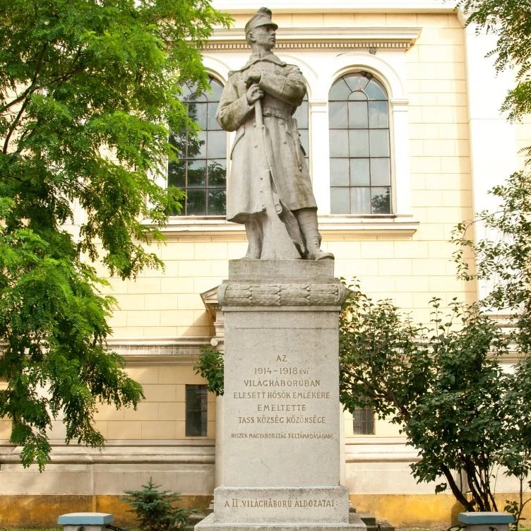 Tassi Református Egyházközség Temploma és kertje - image description