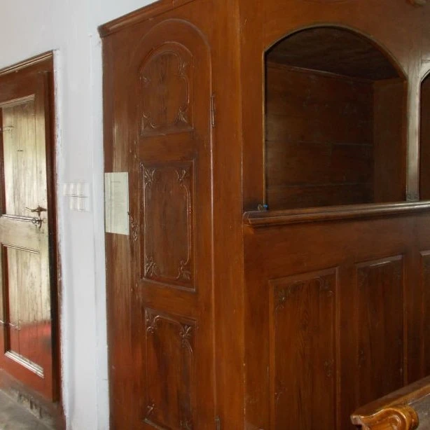 Szalkszentmártoni református templom belsőépítészeti berendezései, bútorai - image description