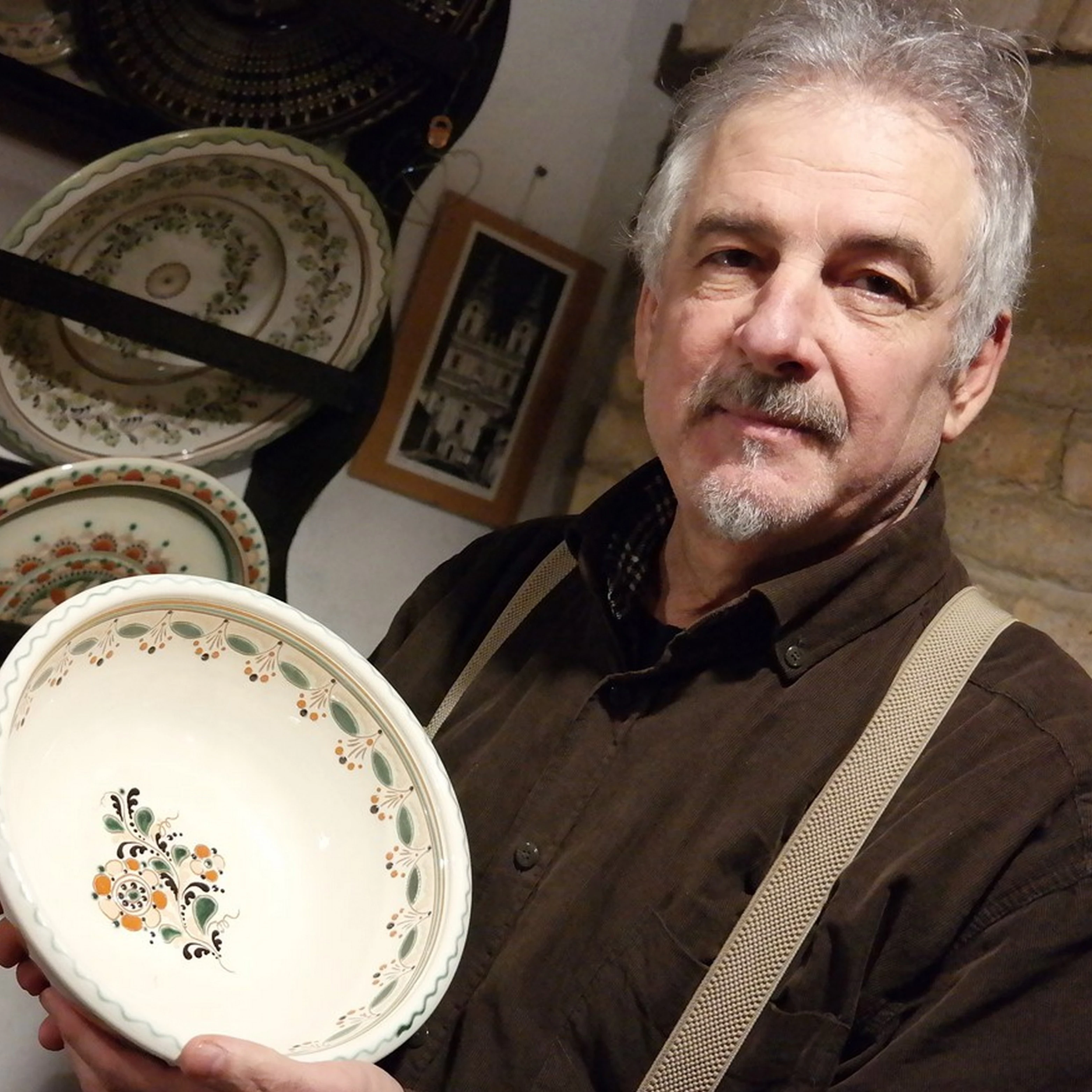 Kovács László fazekasmester, népművész, a Népművészet Mestere hagyományőrző művészeti és közösségi tevékenysége - image description