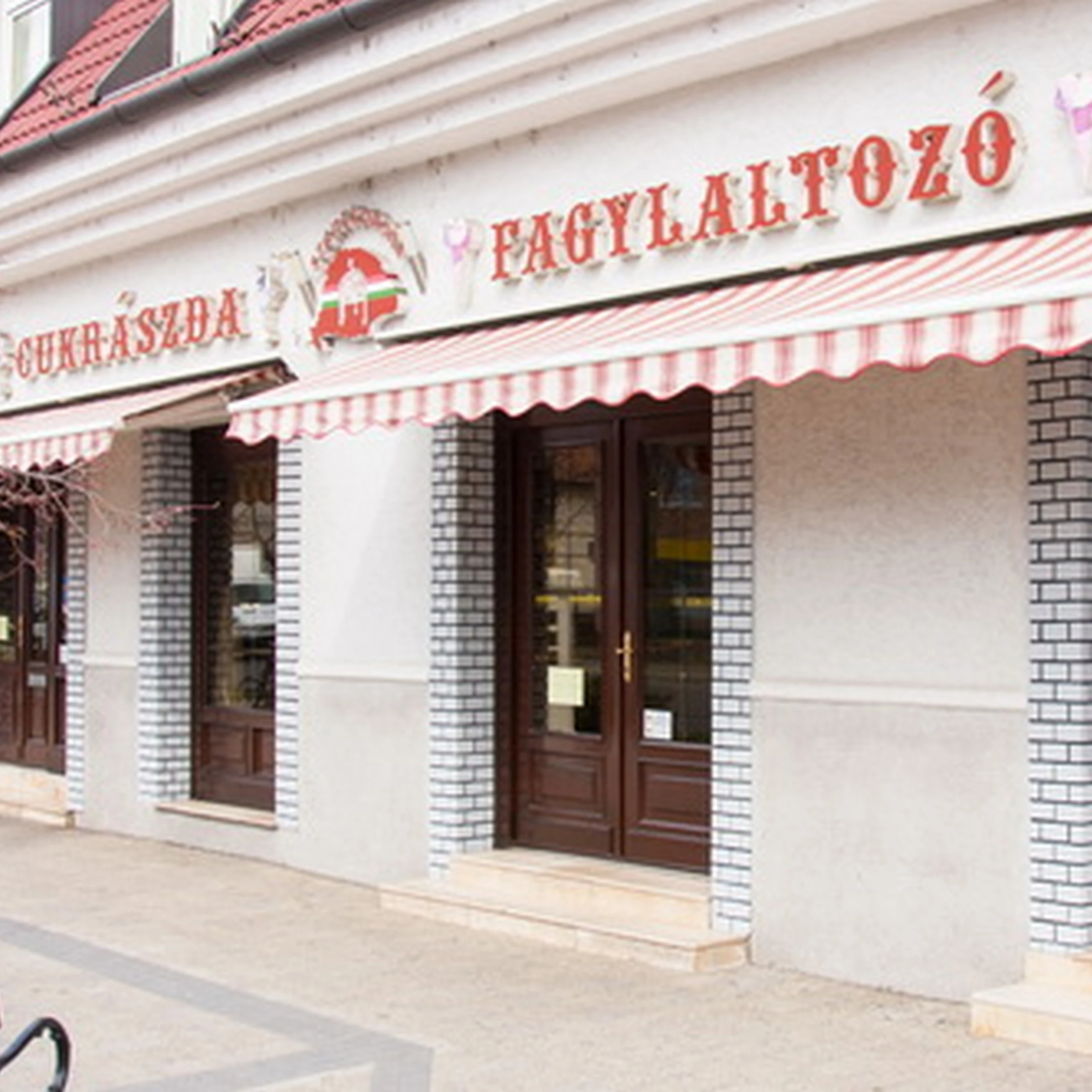 Szent Korona Cukrászda - image description