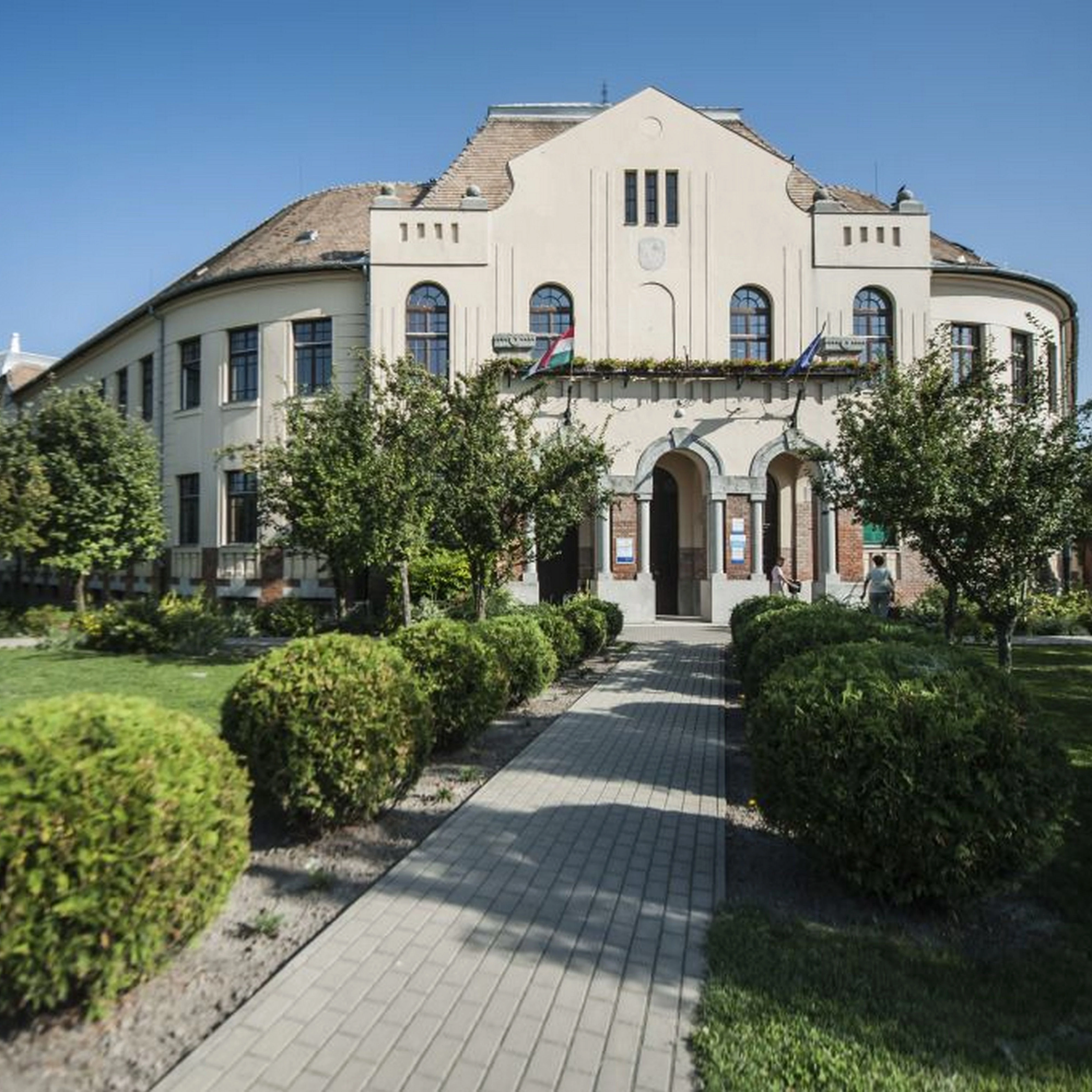 A dunapataji polgári iskola, ének-zenei iskola, ma általános iskola - image description