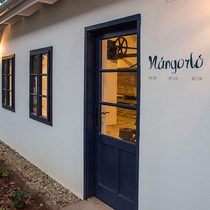 Skorutyák kékfestő műhely, családtörténeti kiállítás - image description