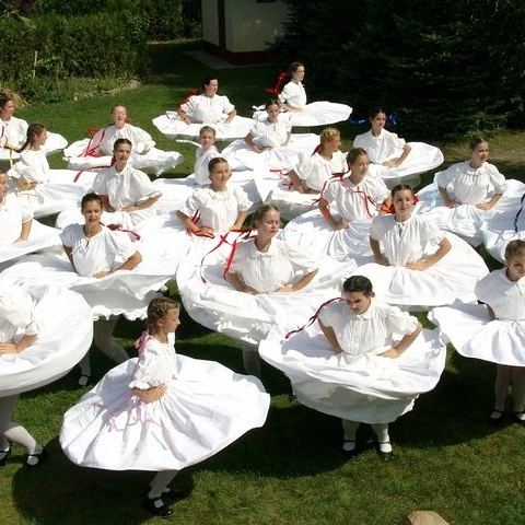 Mayossa Néptánccsoport és Lurkó Tánctábor - image description