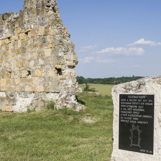 Pusztatemplom romjai - image description